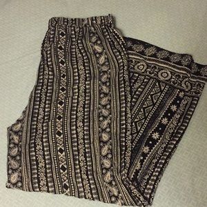 Black and white print float pants